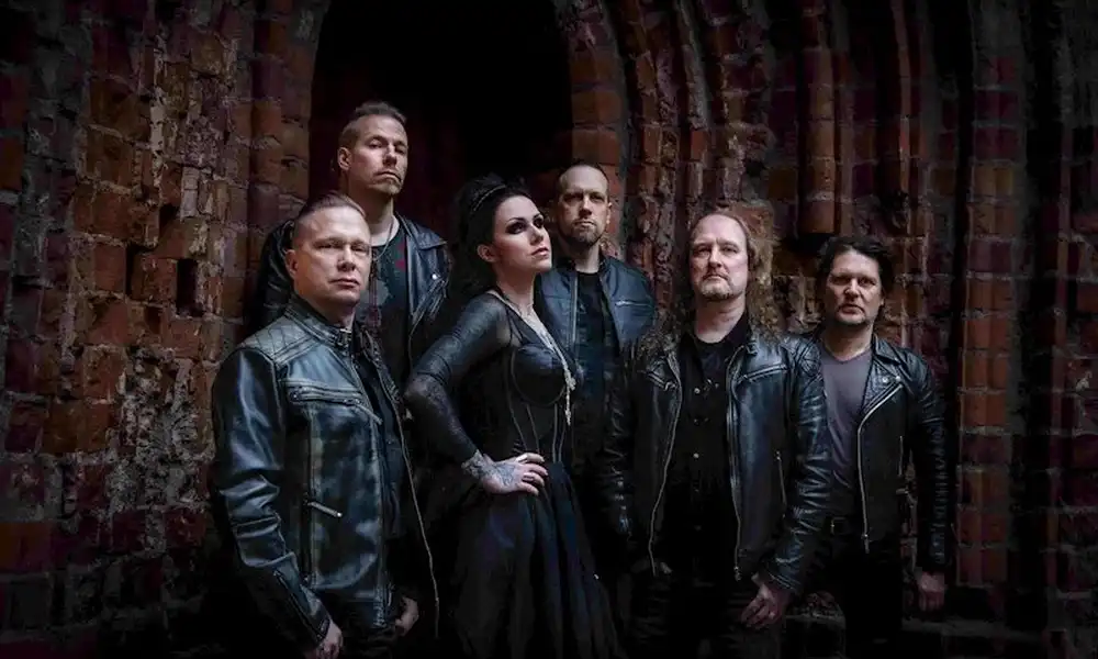 Finnish melodic metal band Unén share their new single, “In My Bones”