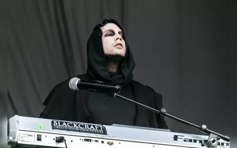 Motionless In White joined by their former keyboardist at Apocalypse Fest