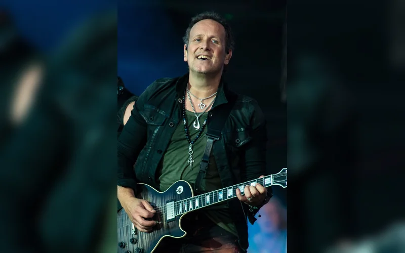 Def Leppard Kicks Off 2025 Tour Without Guitarist Vivian Campbell